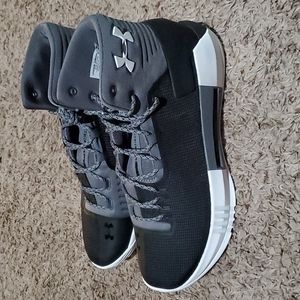 Under Armour Drive 4 TBBlack/White-White Brand New